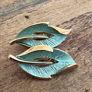 Vintage Goldie Teal Leaf clip on earrings